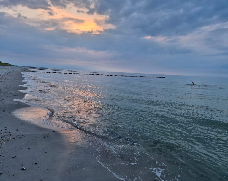 Strand am Abend symbolisiert das Träumen im wachen Zustand, also die Imaginaion